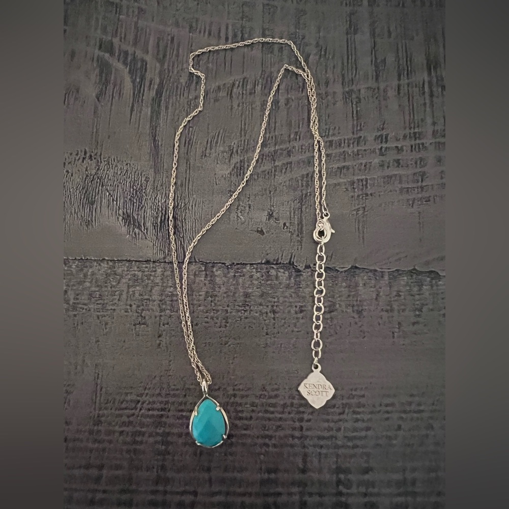 Kendra Scott necklace